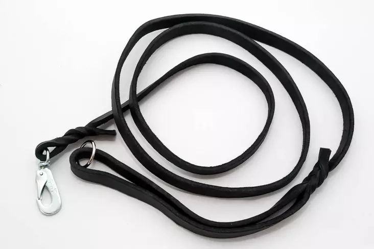 Kotimainen punottu rasvanahkatalutin, musta - Nahkataluttimet - 102250 - 1