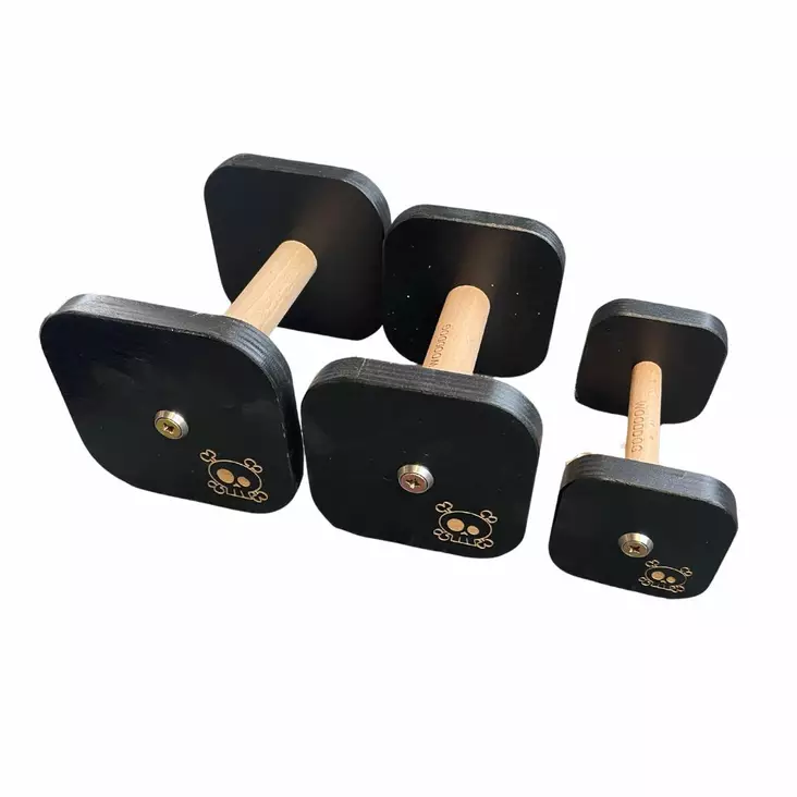 Noutokapula Skull pääkallokaiverruksella, musta - Noutokapulat - 27554 - 1