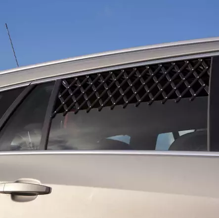 Tuuletusritilä auton ikkunaan 24 cm x 10,5 cm x 61 cm, musta - Autoilutuotteet - 9677 - 2